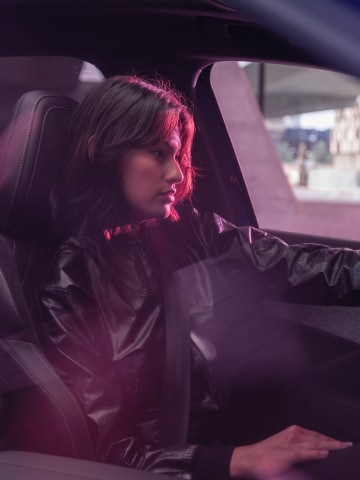 Woman driving the PEUGEOT E-3008 SUV
