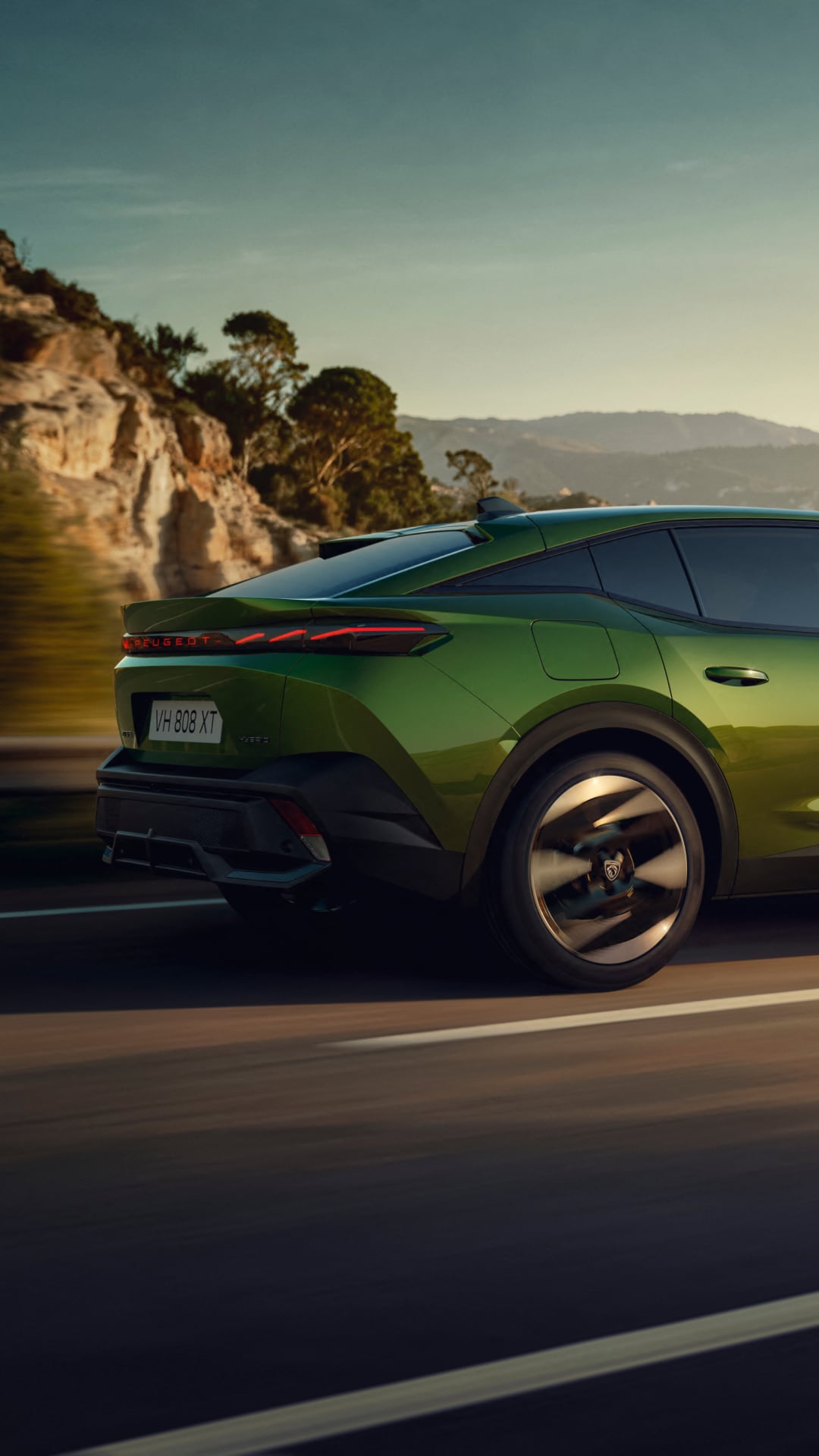 Nuova PEUGEOT 408 Hybrid vista posteriore