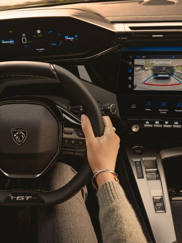Nuovo PEUGEOT E-408 i-Cockpit