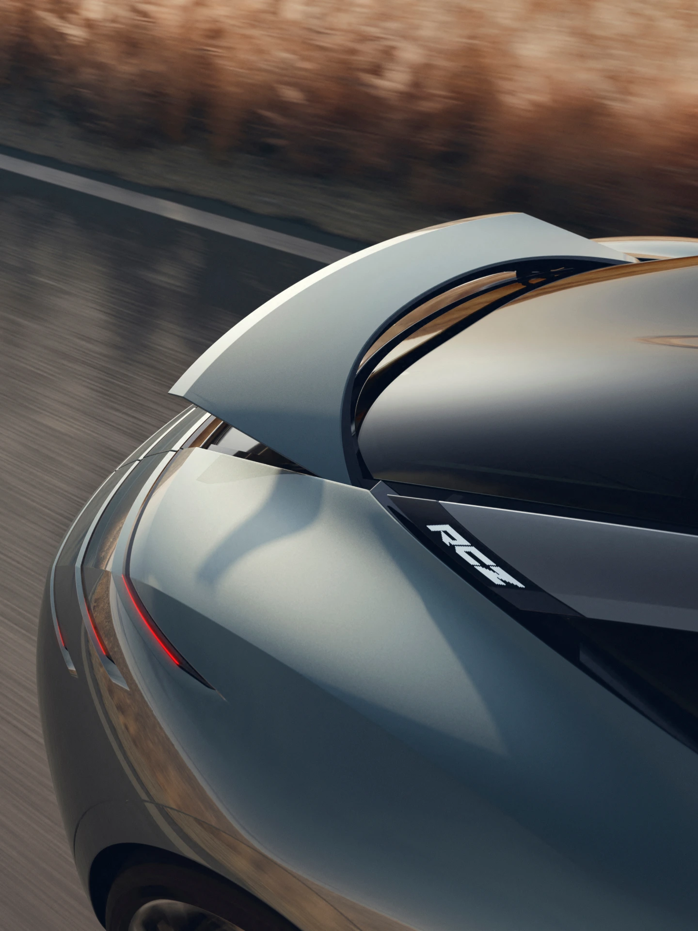 PEUGEOT RCZ Vision con lo spoiler posteriore attivo aperto