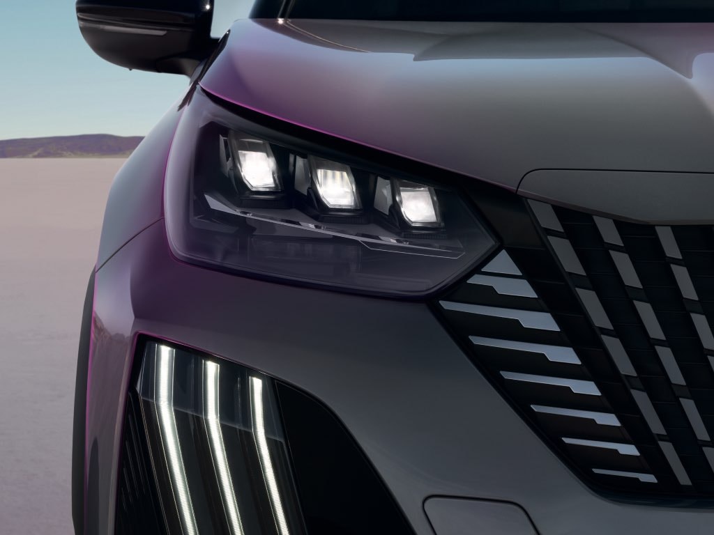 Nuovi fari anteriori a LED PEUGEOT E-2008