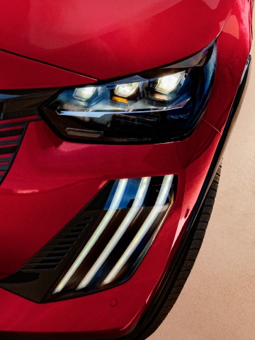 PEUGEOT E-208 proiettori full LED