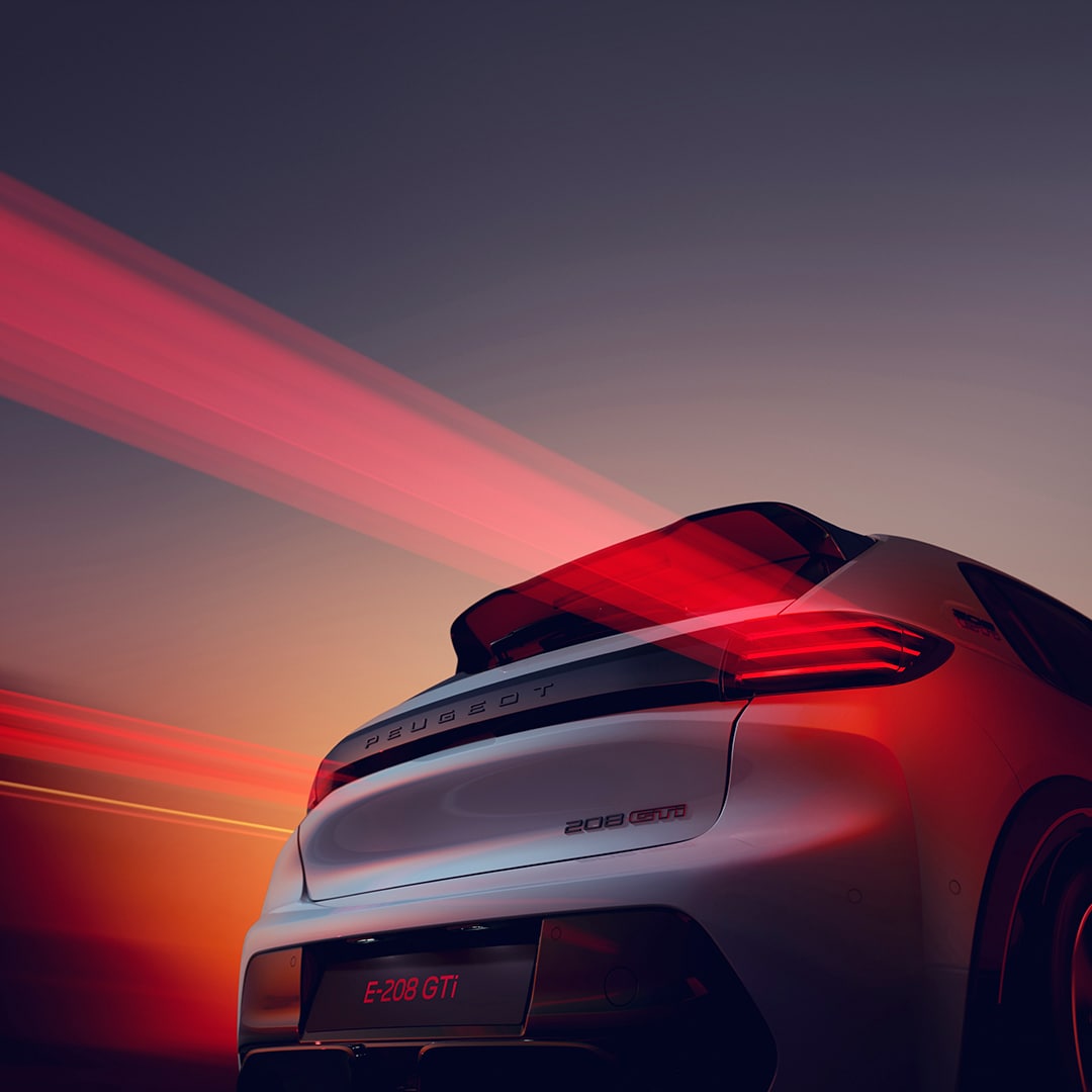 Nuova PEUGEOT E‑208 GTi vista posteriore
