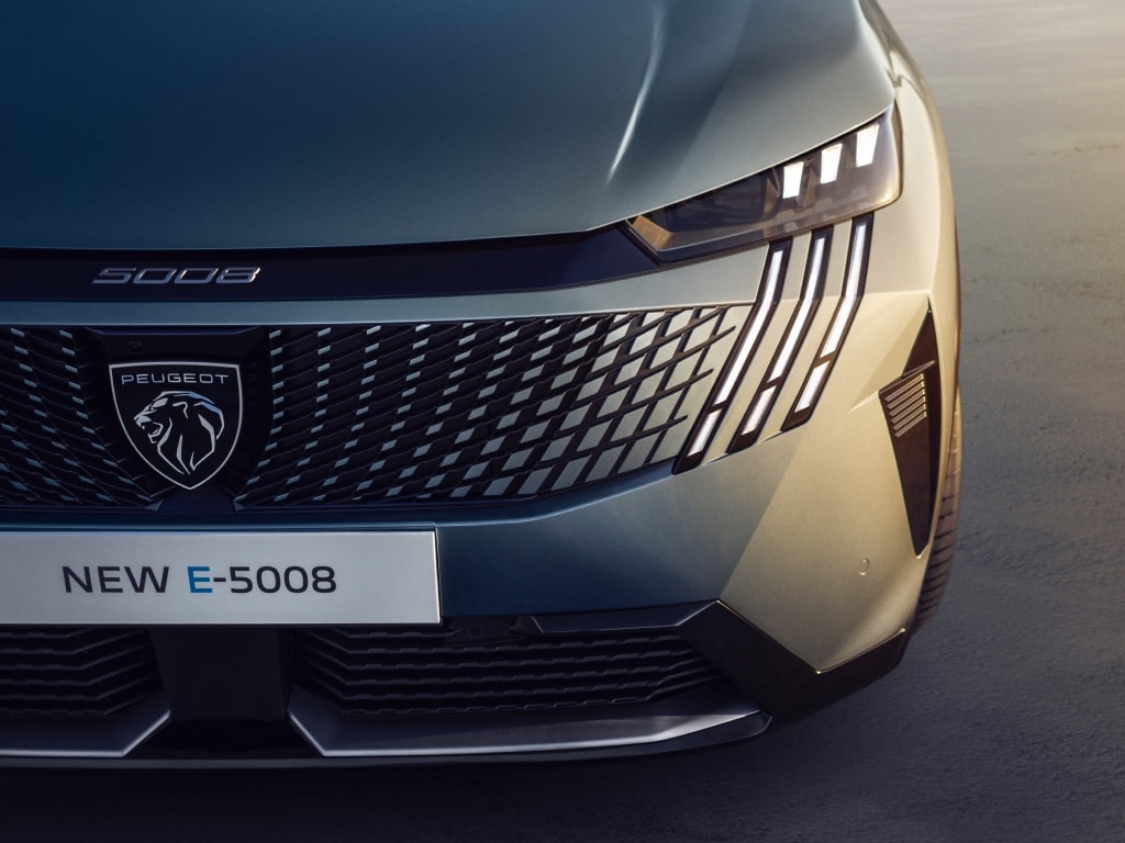 New PEUGEOT E-5008 Blue Ingaro headlamps PEUGEOT PIXEL LED