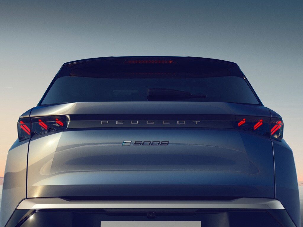 New PEUGEOT E-5008 Blue Ingaro rear view