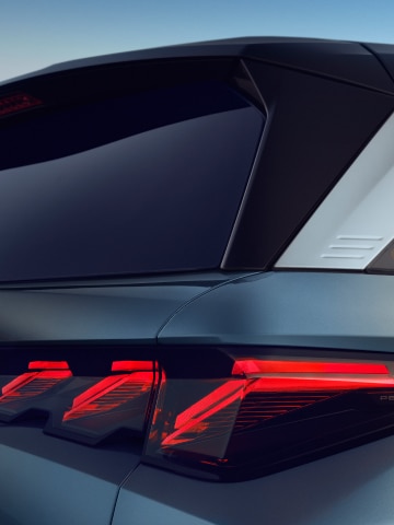 Spoiler flottante posteriore di PEUGEOT E-5008