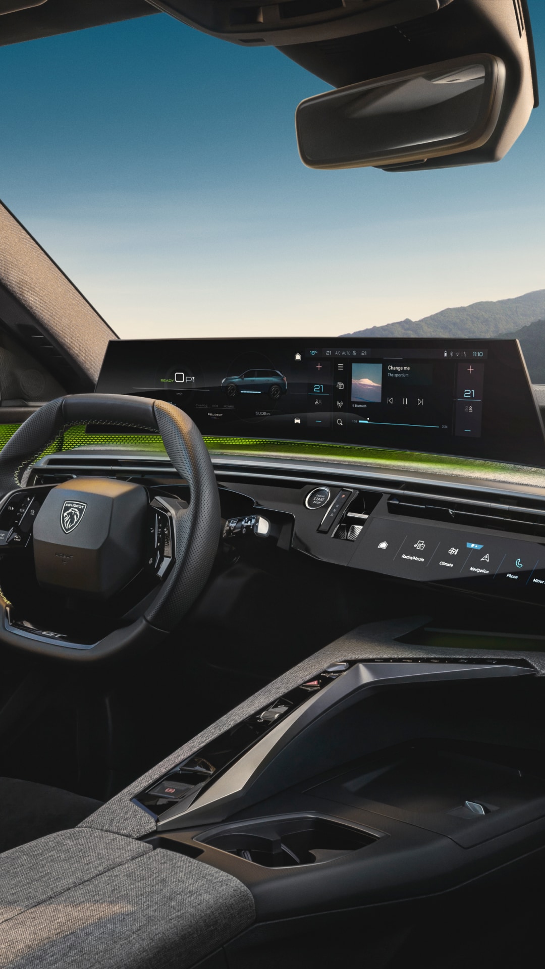 Panoramic PEUGEOT i-Cockpit E-5008 GT