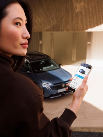 Gestisci la ricarica del tuo PEUGEOT E-5008 direttamente dall’app PEUGEOT.
