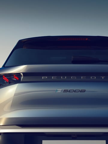 Vista posteriore di PEUGEOT E-5008 Blu Ingaro