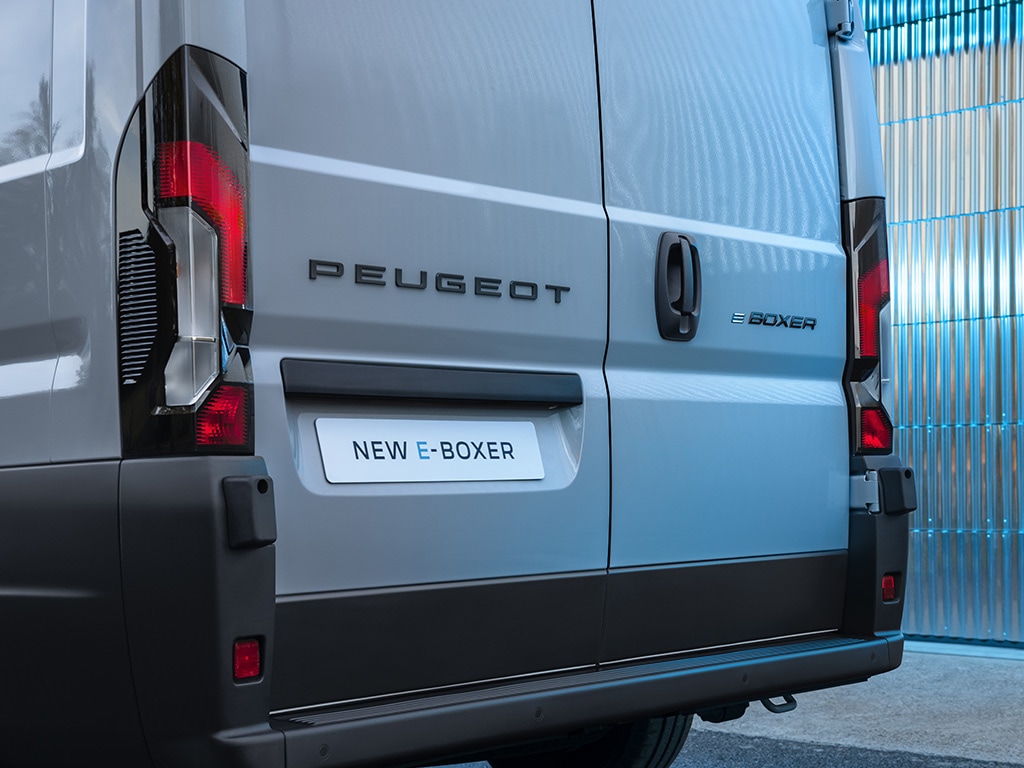 New PEUGEOT E-BOXER rear lights